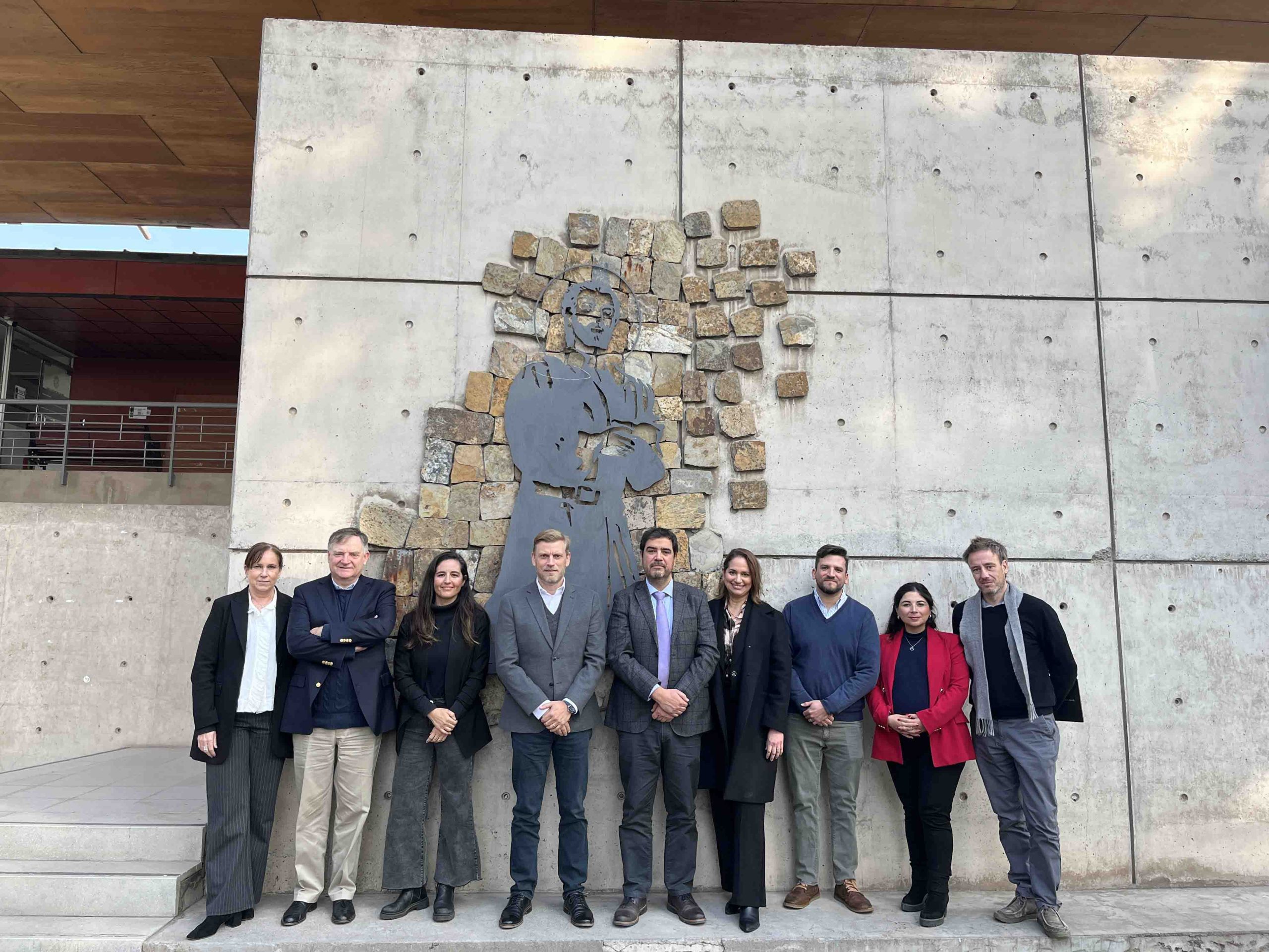 Facultad de Agronomía y Sistemas Naturales UC y UPL Chile firman convenio de colaboración para fortalecer la formación de estudiantes y la innovación en el agro